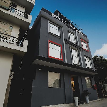 Collection O Townhouse 069 Hotel Gurgaon Luaran gambar