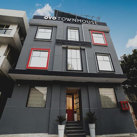 Collection O Townhouse 069 Hotel Gurgaon Luaran gambar