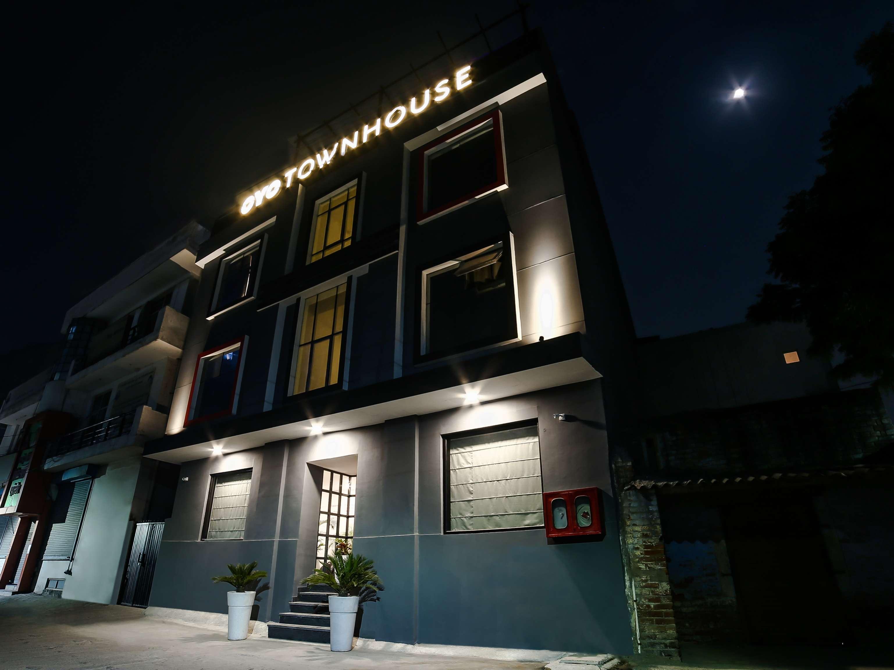 Collection O Townhouse 069 Hotel Gurgaon Luaran gambar